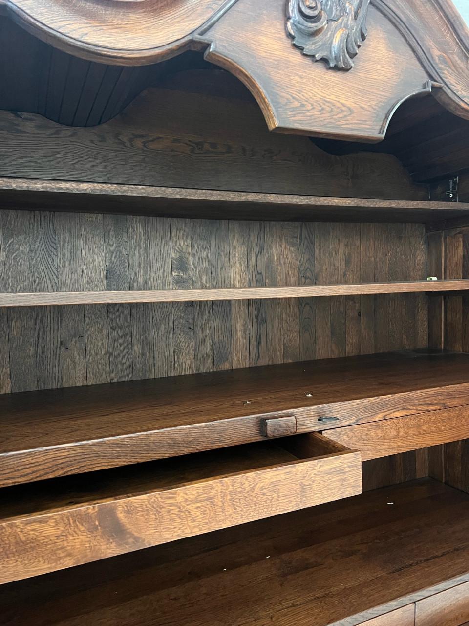 Antieke eikenhouten kast