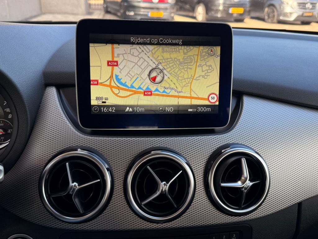 Mercedes-Benz B-Klasse b180 | navi | half leder | stoelverwarming | trekhaa