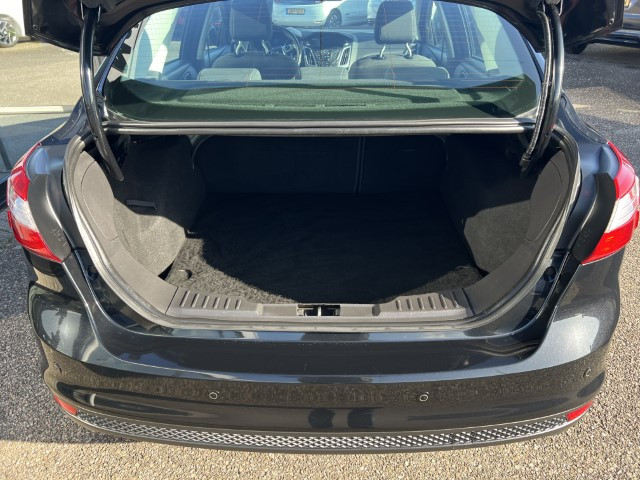 Ford Focus 1.0 ecoboost 125pk 4-deurs sedan titanium