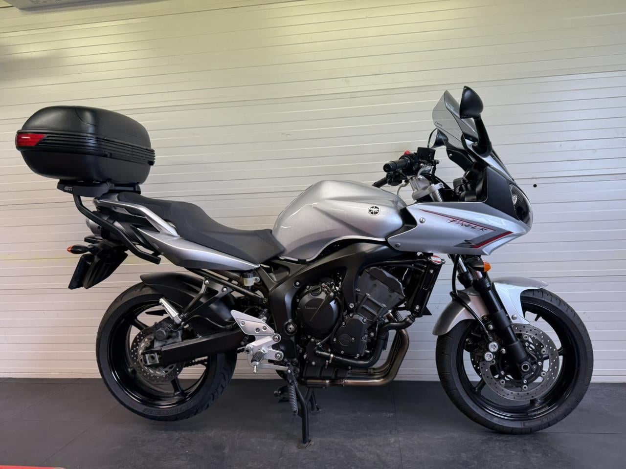 Yamaha FZ6 Fazer | Compleet | Topkoffer | Zeer netjes