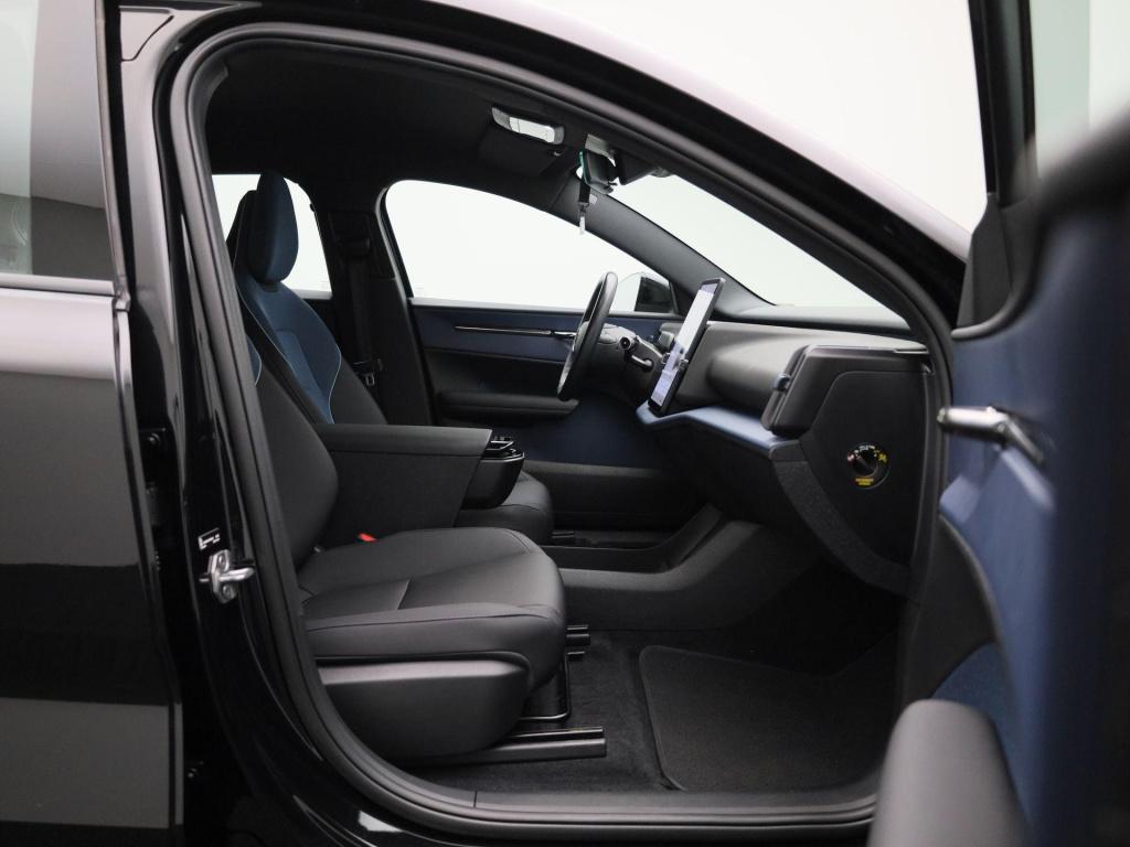 Volvo Ex30 single motor extended range core | automaat | apple carplay / an