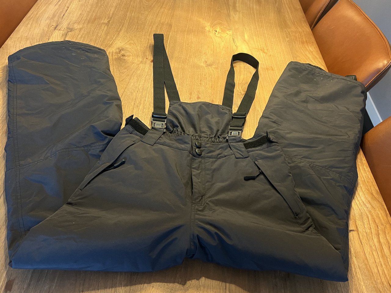 Skijas + skibroek maat 176