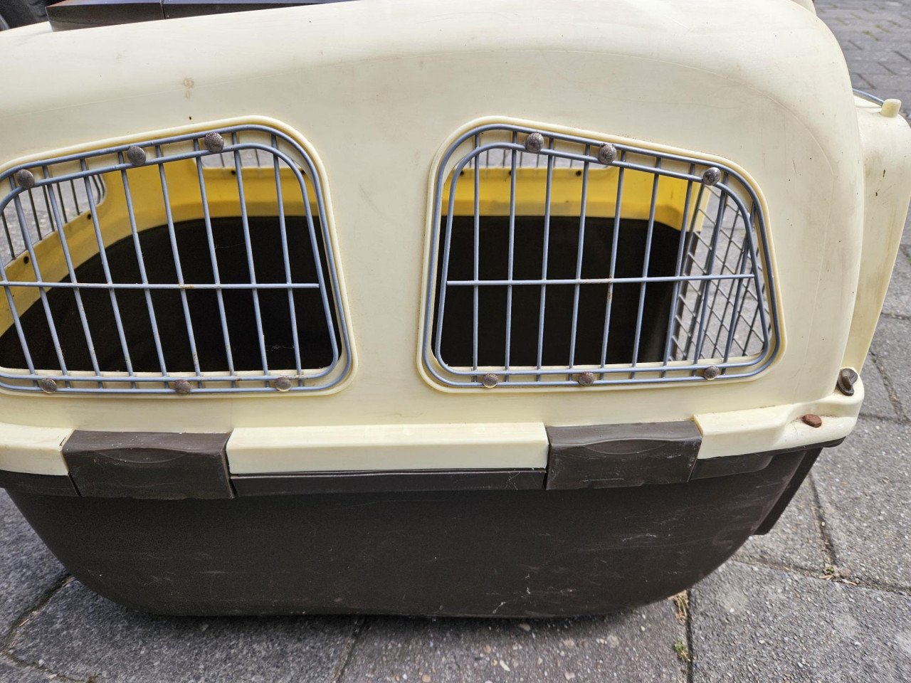 Vliegtuigkennel met wieltjes