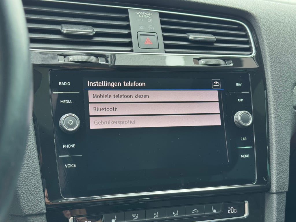 Volkswagen Golf 1.0 tsi highline * panoramadak * stoelverwarming * clima