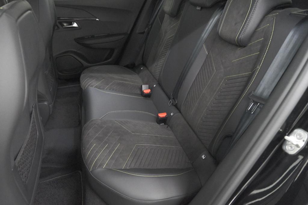 Peugeot E-2008 ev gt 54 kwh | 11 kw lader | warmtepomp | camera | alcantara