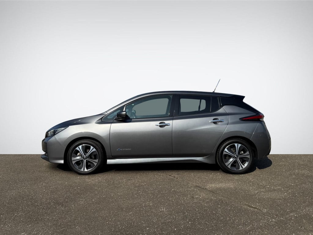 Nissan Leaf n-connecta 40 kwh | navigatie | 360° camera | stuur- + stoelver