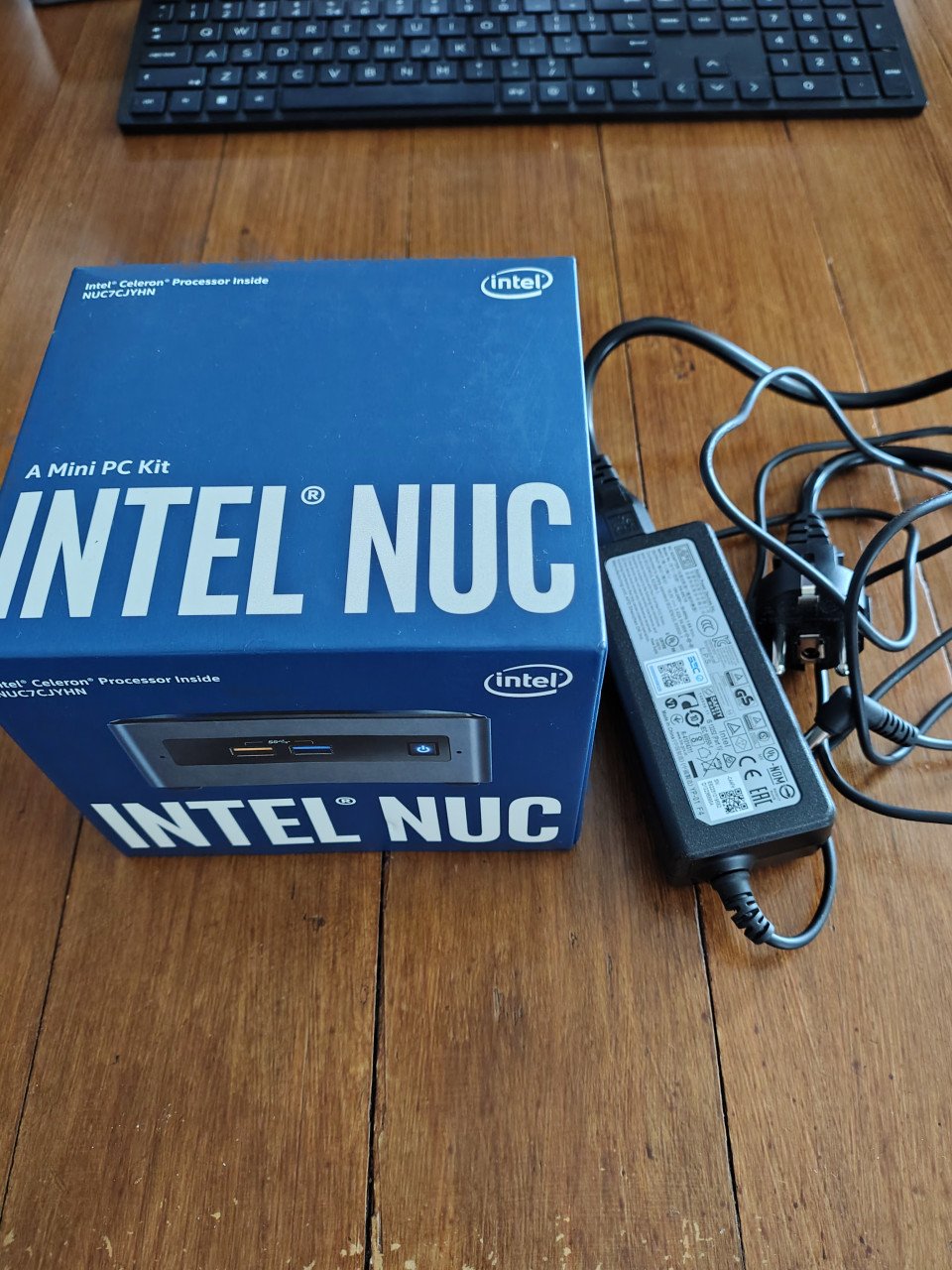 Nuc7cjyhn2 mini pc 8 gb 120 gb