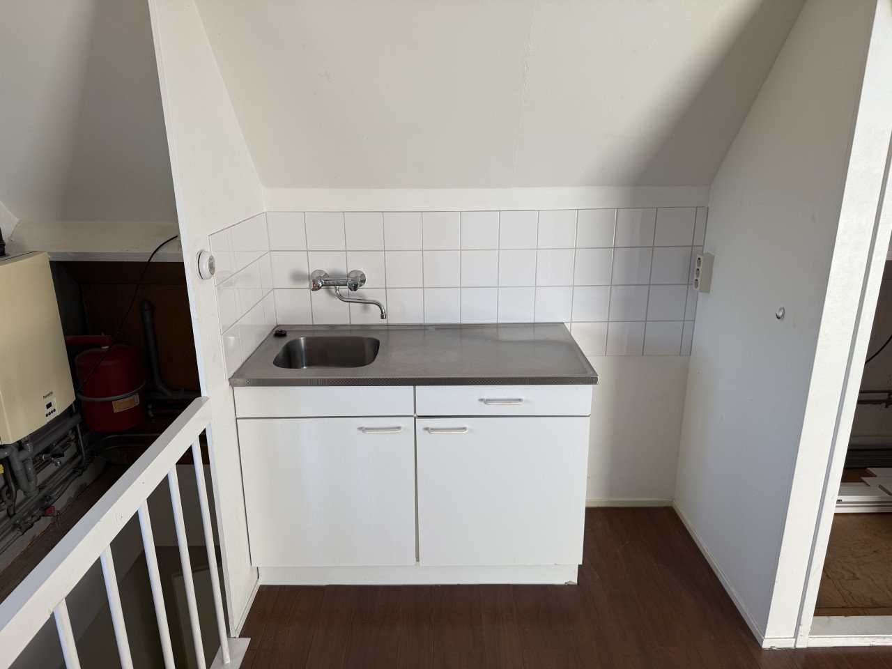 Te huur 85m2 kantoor praktijk winkelruimte.