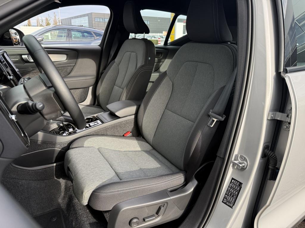 Volvo XC40 b4 197pk plus dark |adap.cruise| trekhaak | camera| elektrische