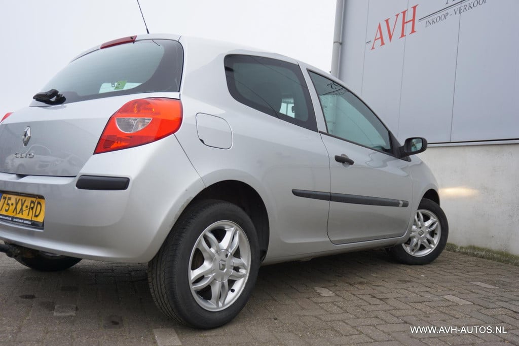 Renault Clio 1.2-16v business line