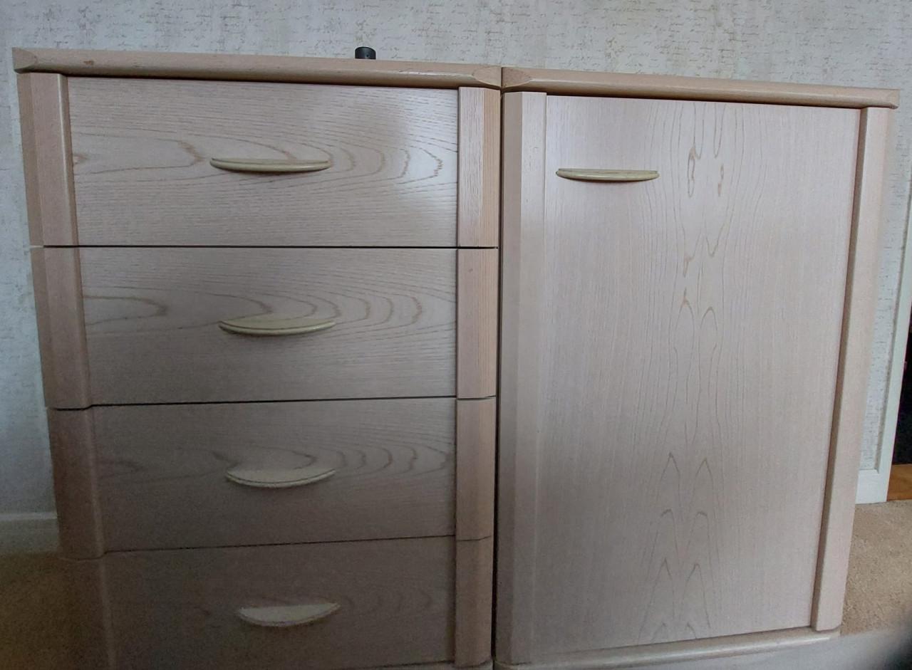 Ledikant in prima staat + bijpassend kastje/commode