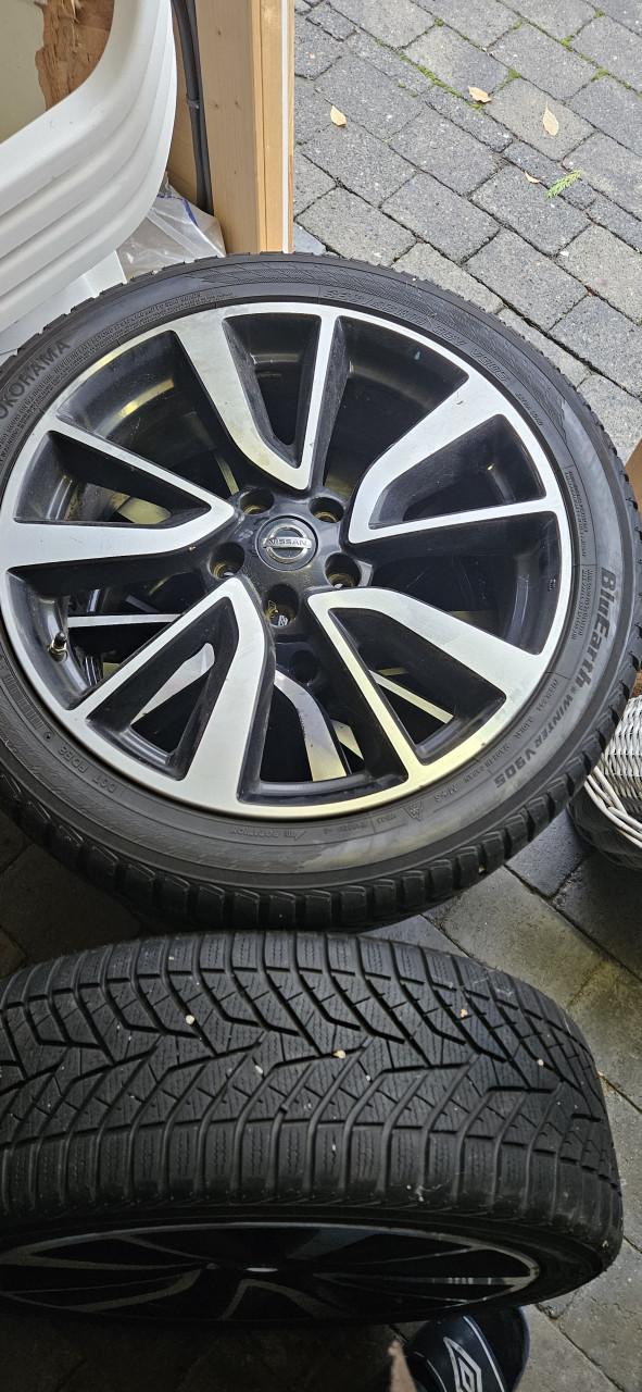 Nissan velgen met winterbanden