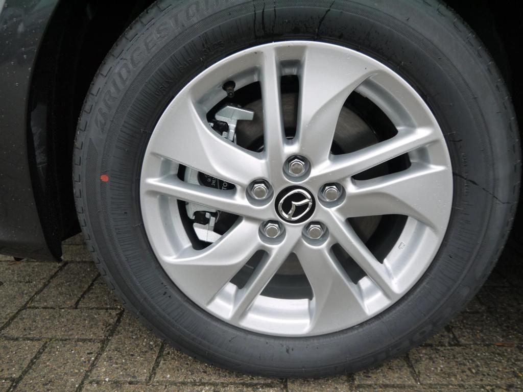 Mazda 2 Hybrid 1.5 centre-line