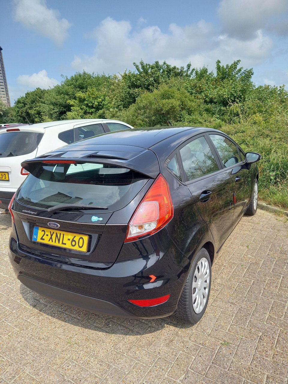 Wegens verhuizing overcompleet geworden ford Fiesta autom. 58400 km