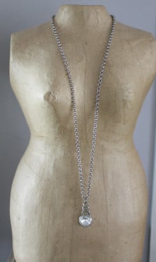 Zilverkleurge ketting met steen