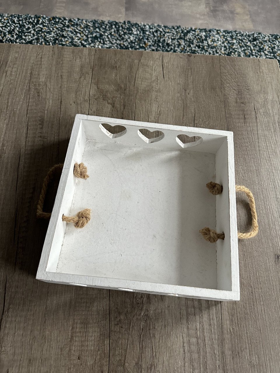 Wit (decoratief) dienblad met hartjes