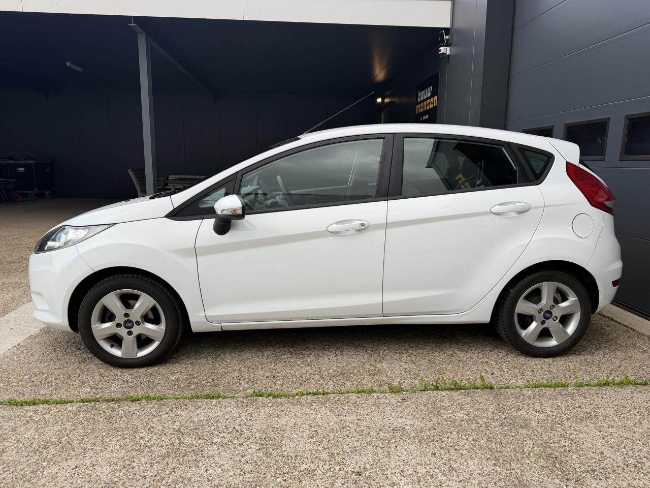 Ford Fiësta 1.25 44KW Limited 5DR 2011 Wit Airco Apk Nap
