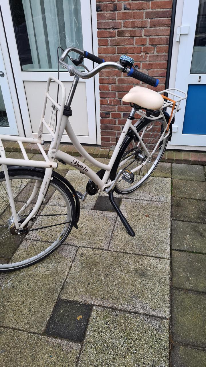 Dames fiets merk SPARTA met voordrager. Trap rem achter-28 inch