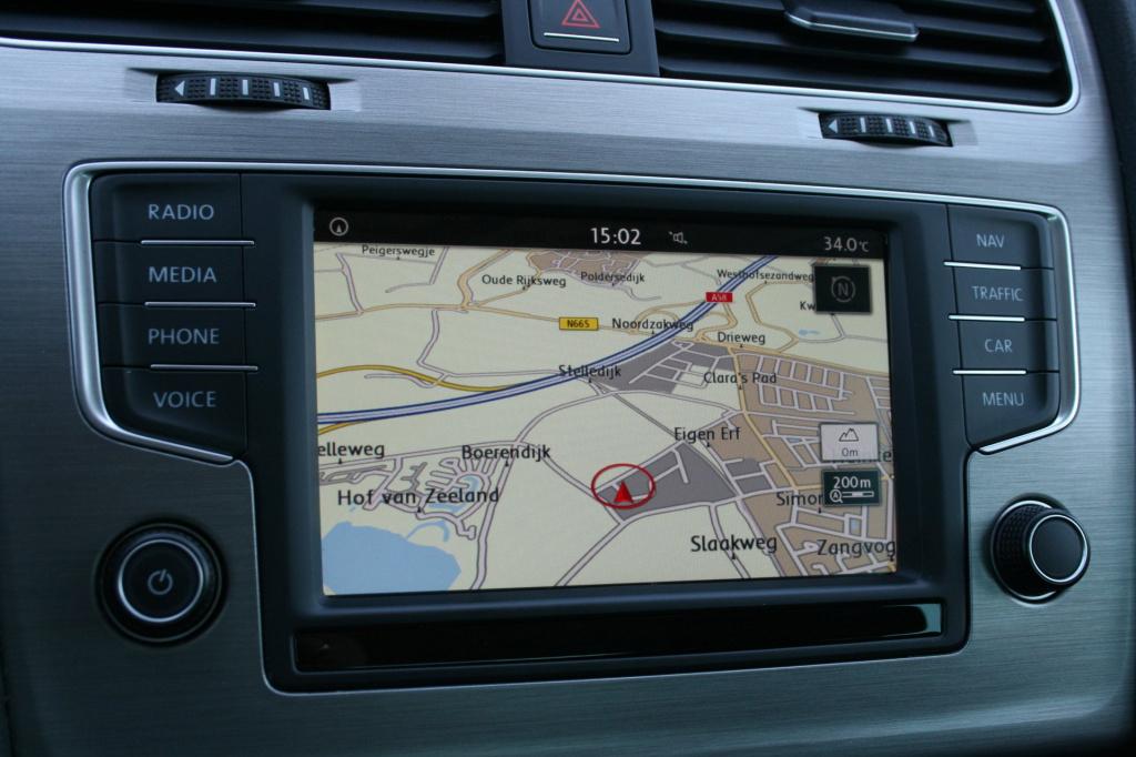 Volkswagen Golf 1.0 tsi business edition connected / navi / camera / led