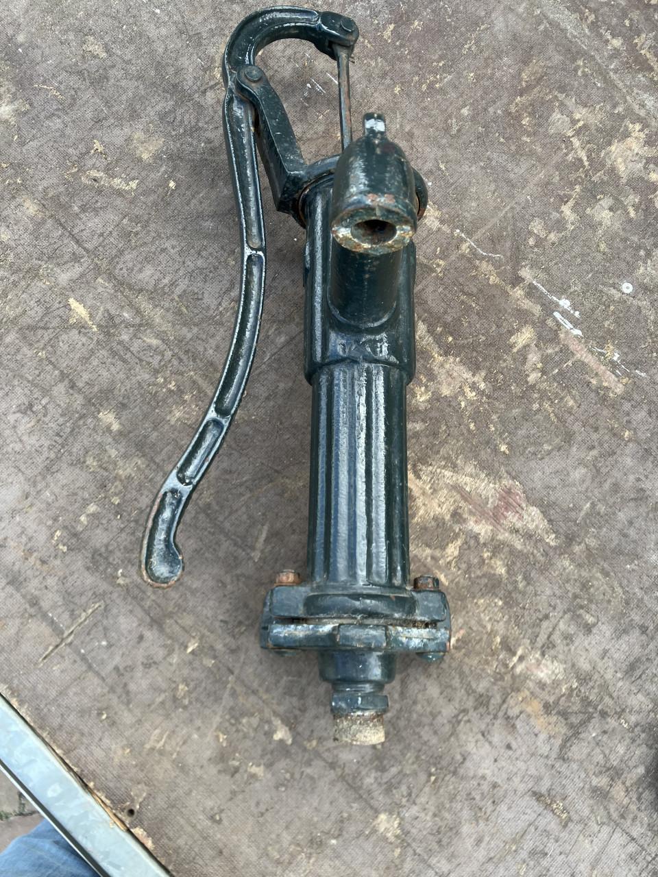 Nostalgische gietijzeren handpomp(en)