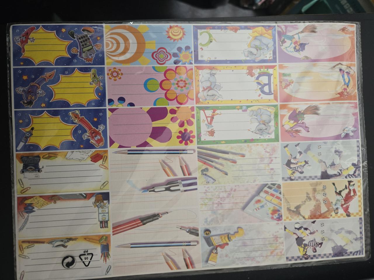Set zelfklevende schooletiketten . Nieuw