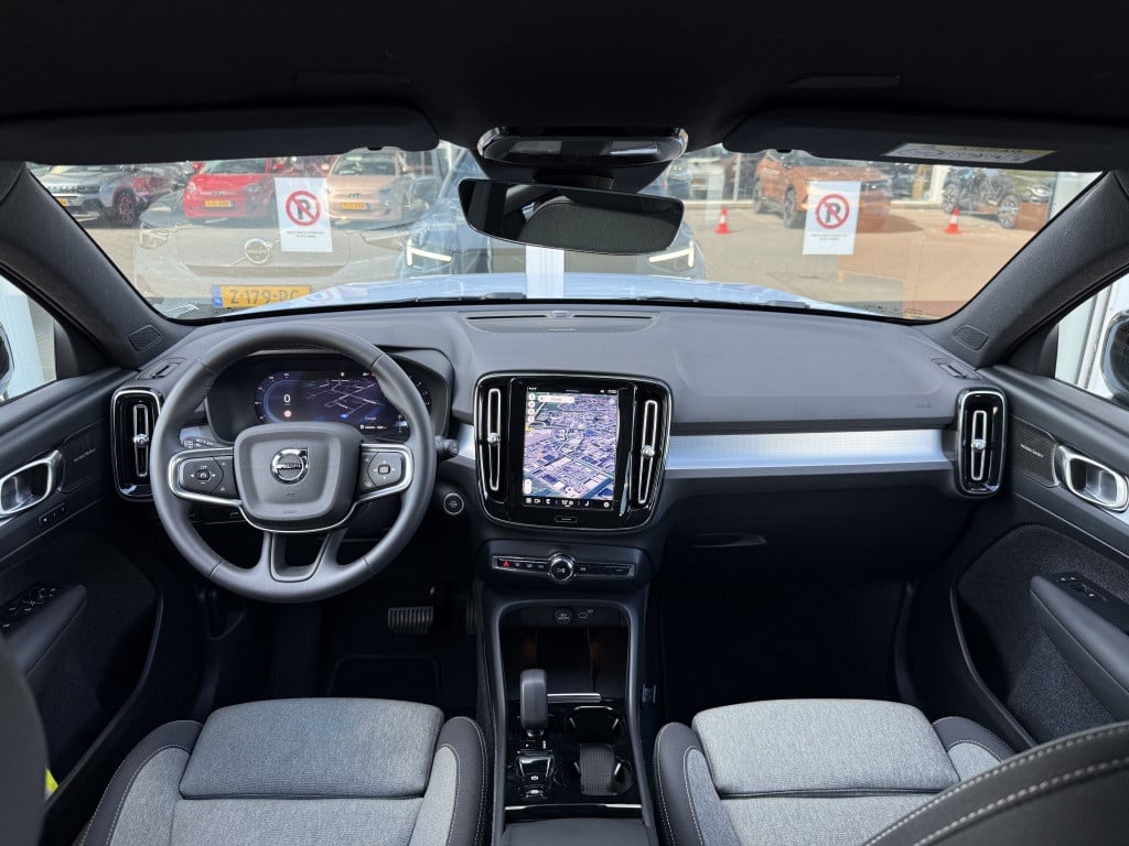Volvo XC40 b4 197pk plus dark |adap.cruise| trekhaak | camera| elektrische