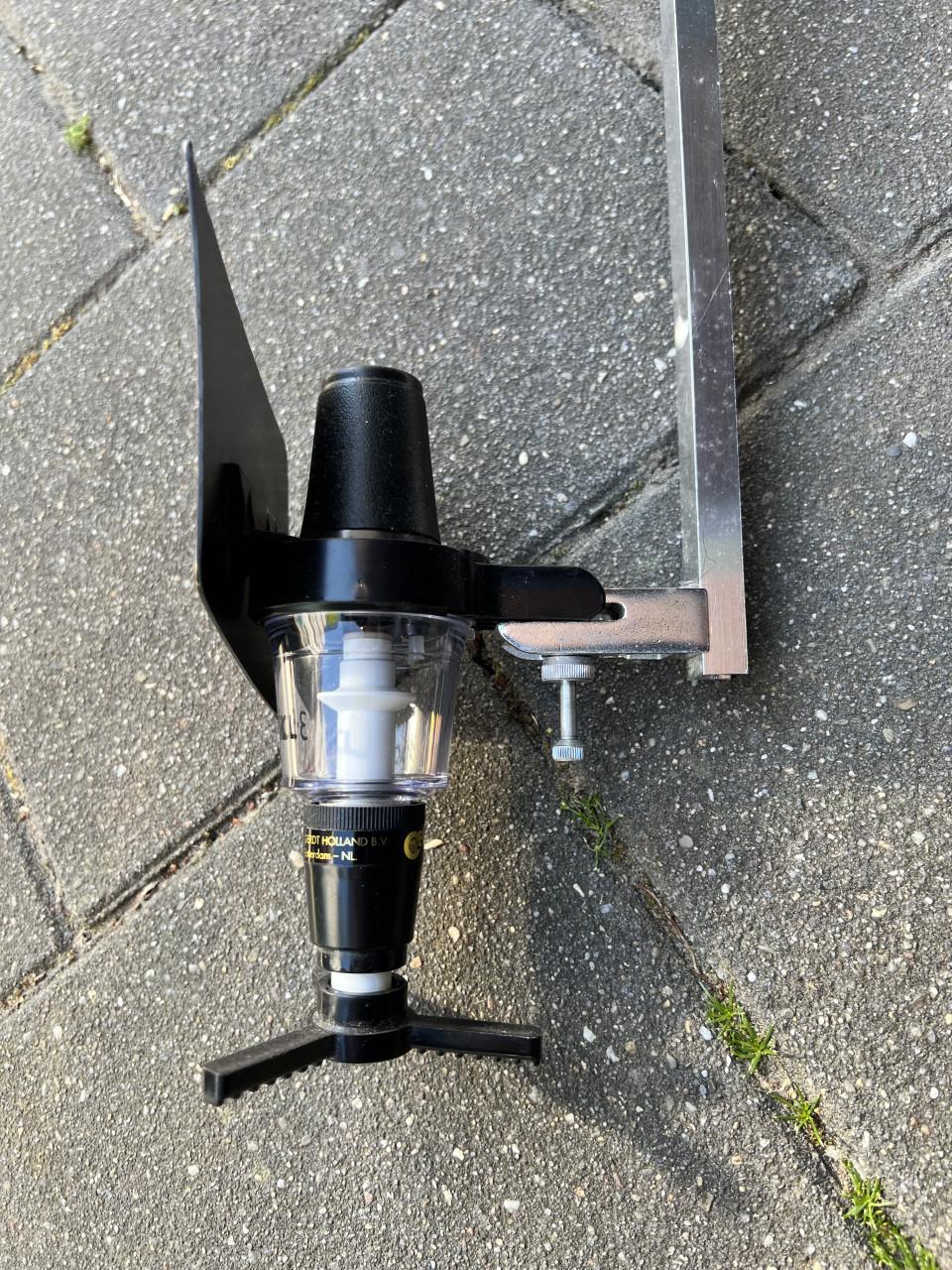 Johnny Walker muurbeugel+non drip dispenser