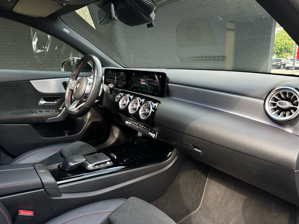 Mercedes-Benz A-Klasse 180 business solution amg // ambiance verlichting //