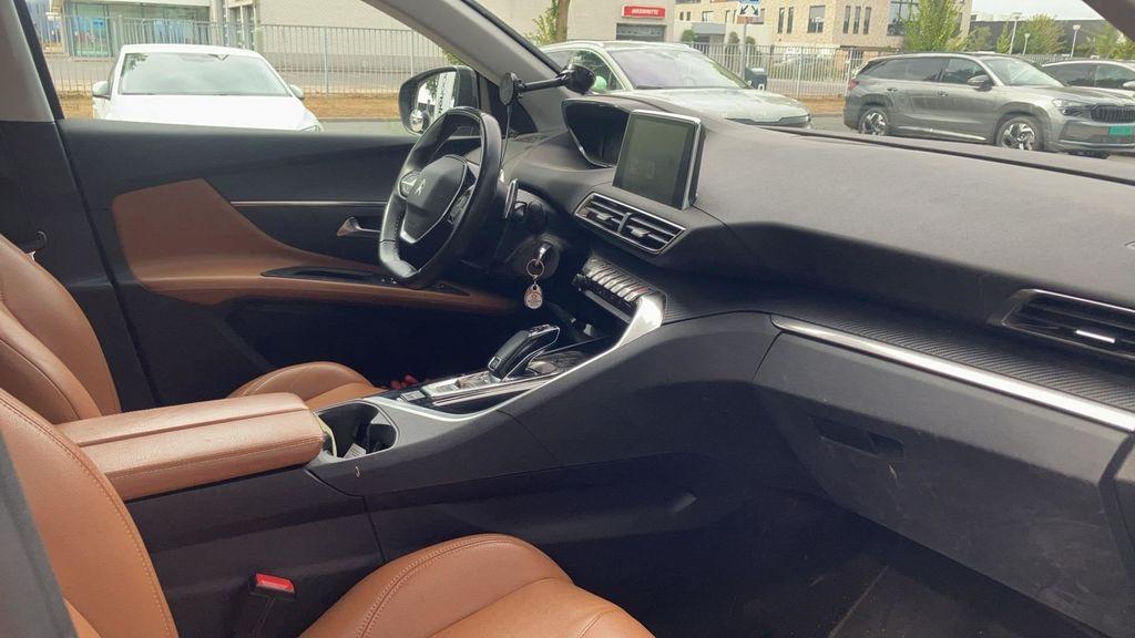 Peugeot 5008 blue l. executive 1.2pt-130pk (vol)automaat(eat8) 7-persoons |