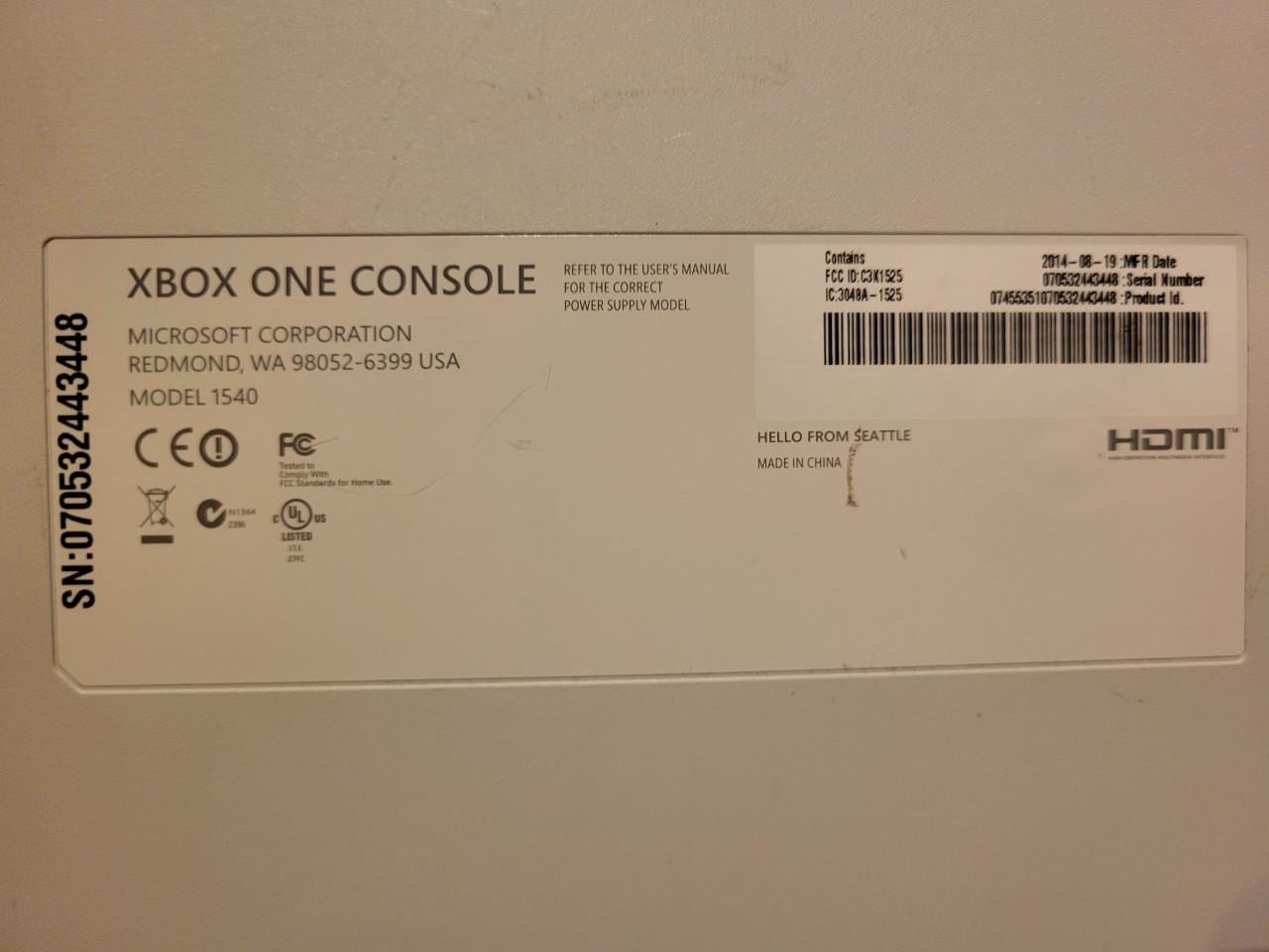Xbox One inclusief 14 spelletjes + 2 controllers