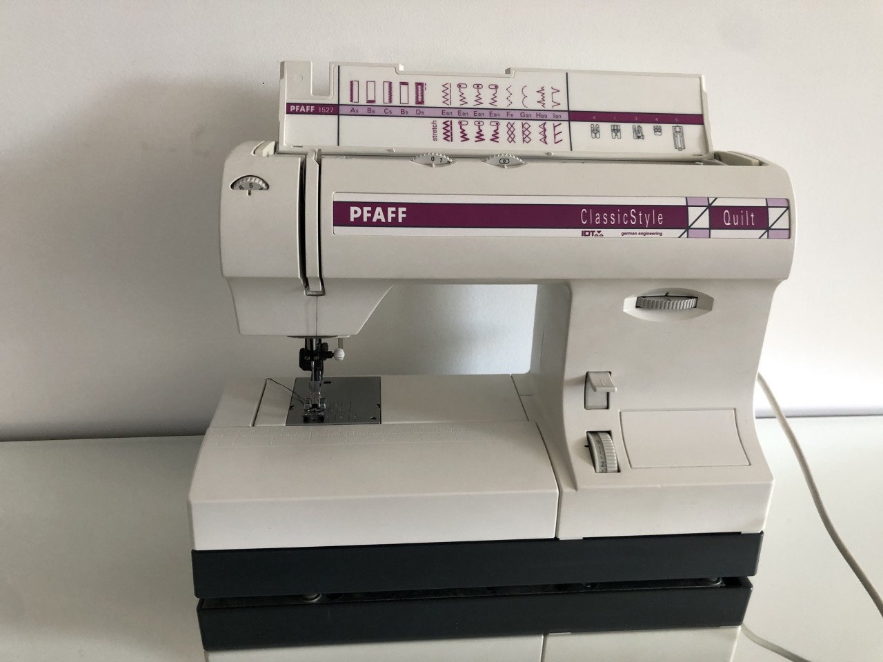 Degelijke Pfaff Classic Style naaimachine in goede schone staat