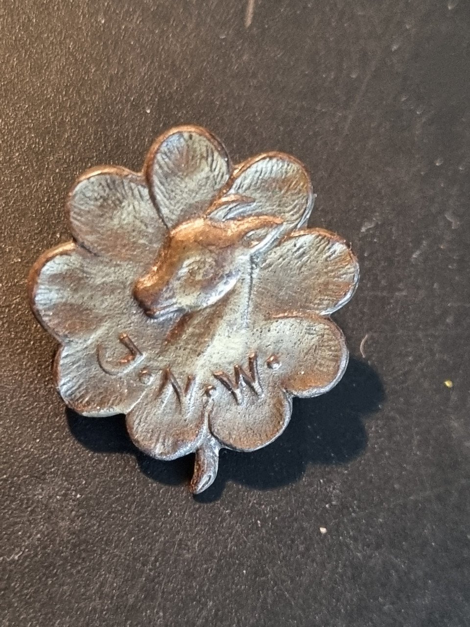 Speldjes/pins Bieden mag per stuk, aantal of alles in 1x T.e.a.b.
