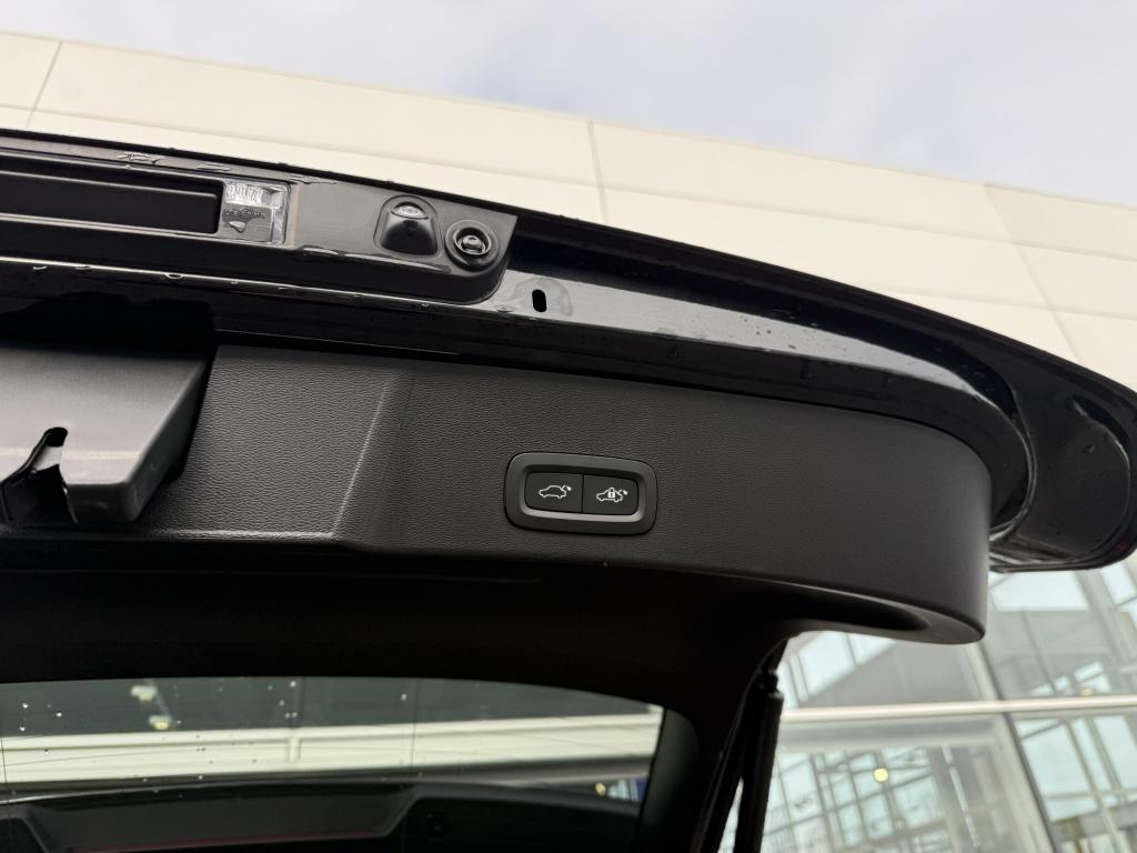Volvo XC40 t5 262pk recharge ultimate dark| panodak| adap.cruise| camera| e