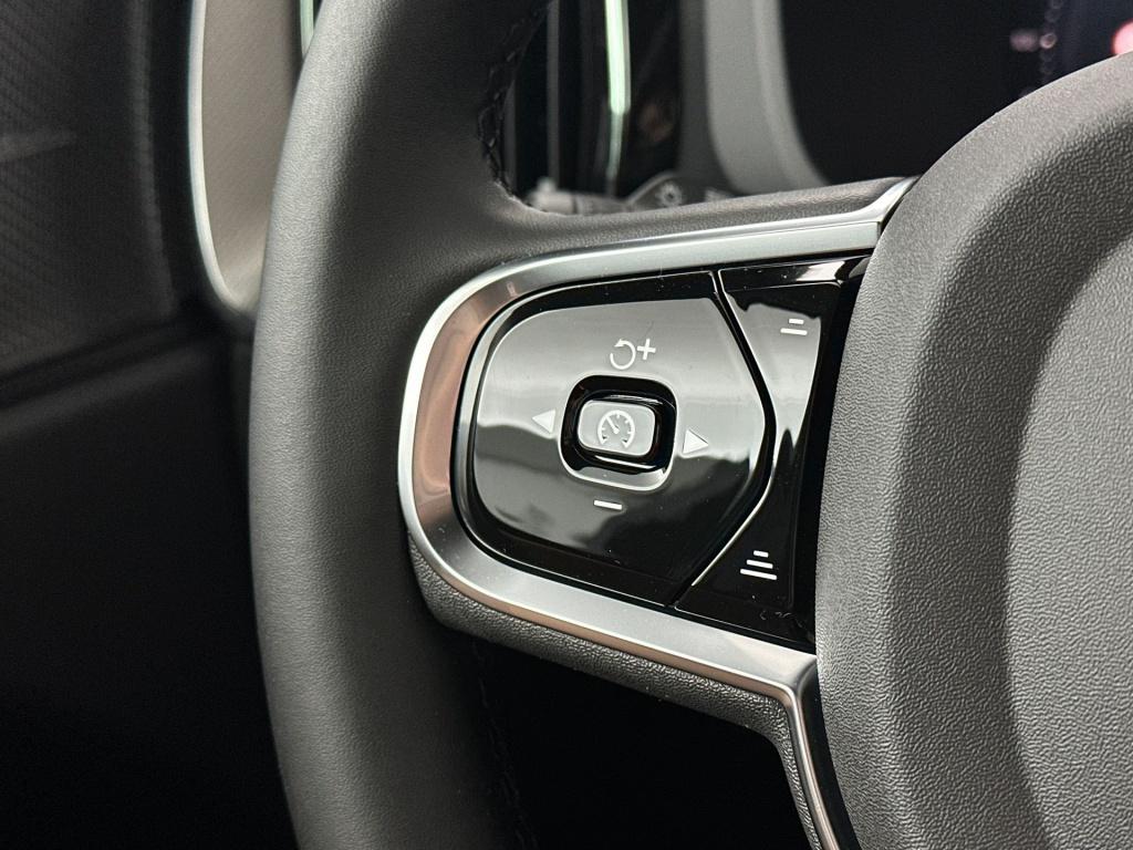 Volvo XC60 plus black edition recharge 360 camera