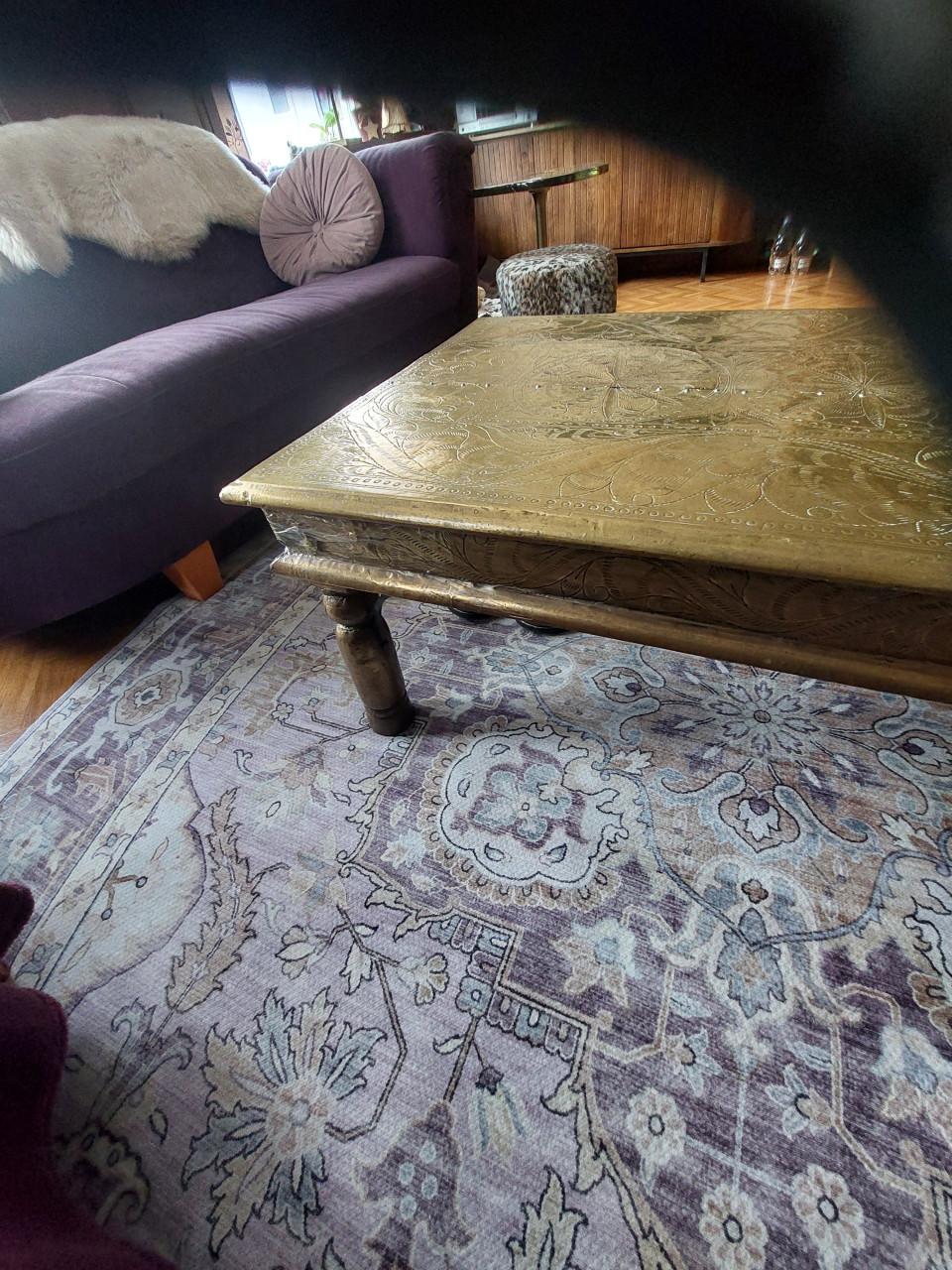 Unieke salontafel ! massief hout volledig  bekleed met handbewerkt messing