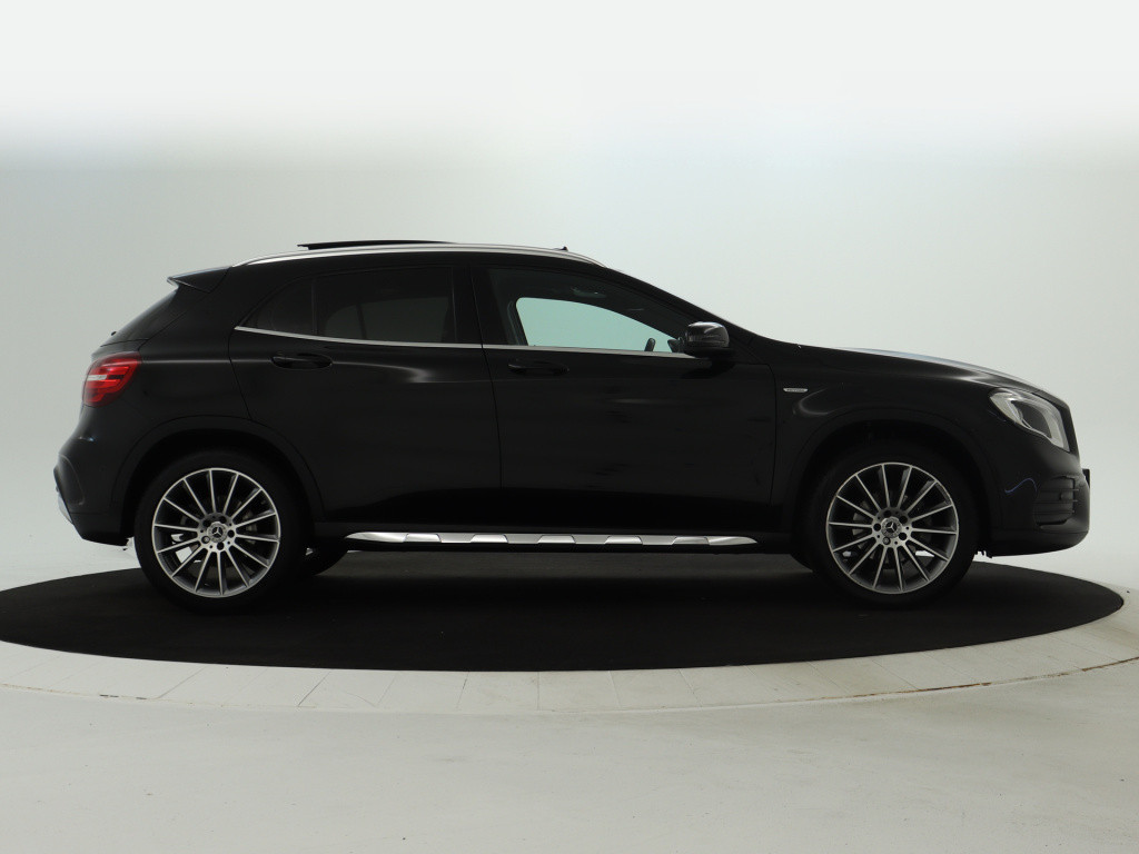 Mercedes-Benz Gla-klasse 180 business solution amg line | panoramadak | cru