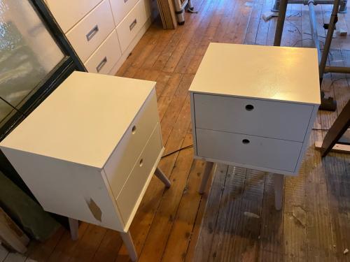 2 nachtkastjes gratis