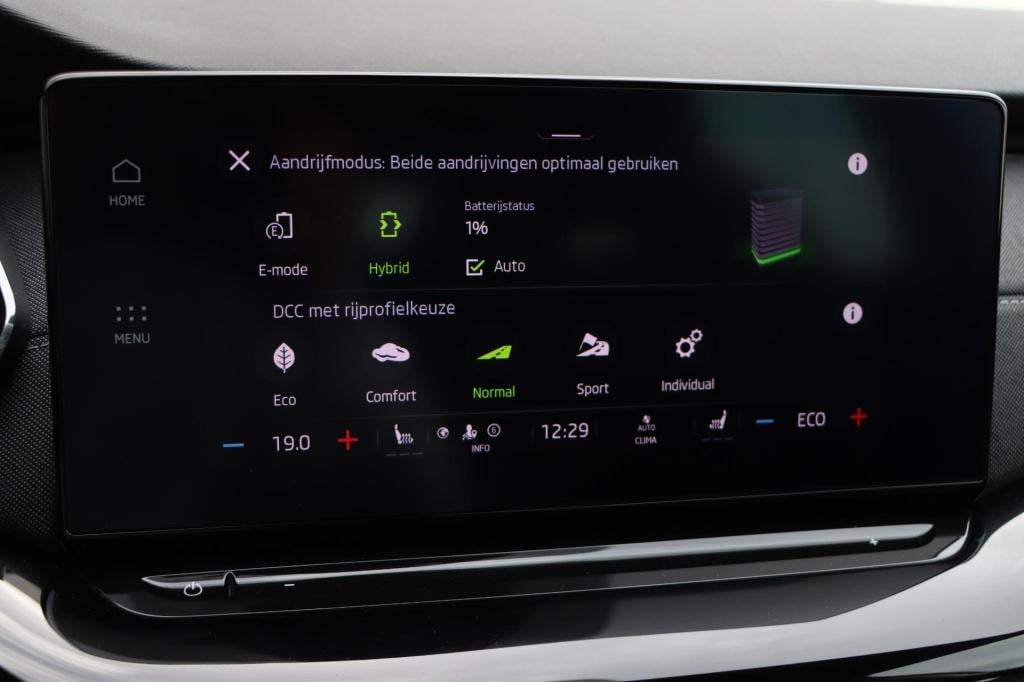 Skoda Octavia combi 1.4 tsi iv phev sportline business | soh 91,1% |