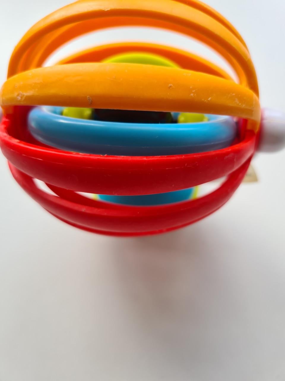 Baby Einstein Sticky Spinner. Een kleurrijk activiteitenspeeltje