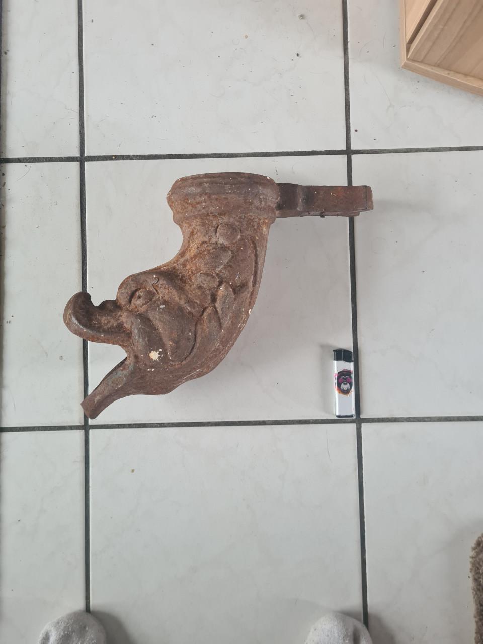 Waterspuwer gemaakt van gietijzer en zwaar