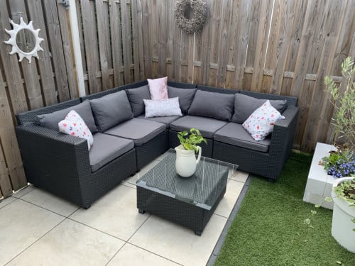 Loungeset zwart wicker, plus tafel plus kussens