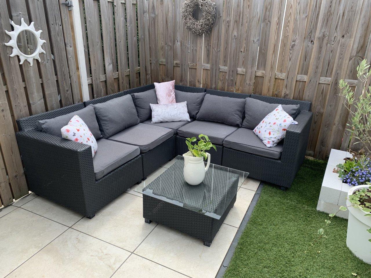 Loungeset zwart wicker, plus tafel plus kussens