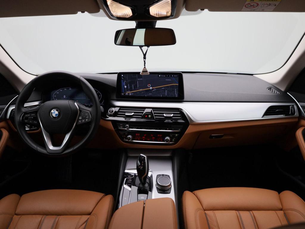 BMW 5 Serie touring 520i business edition plus | automaat | lmv | navigatie