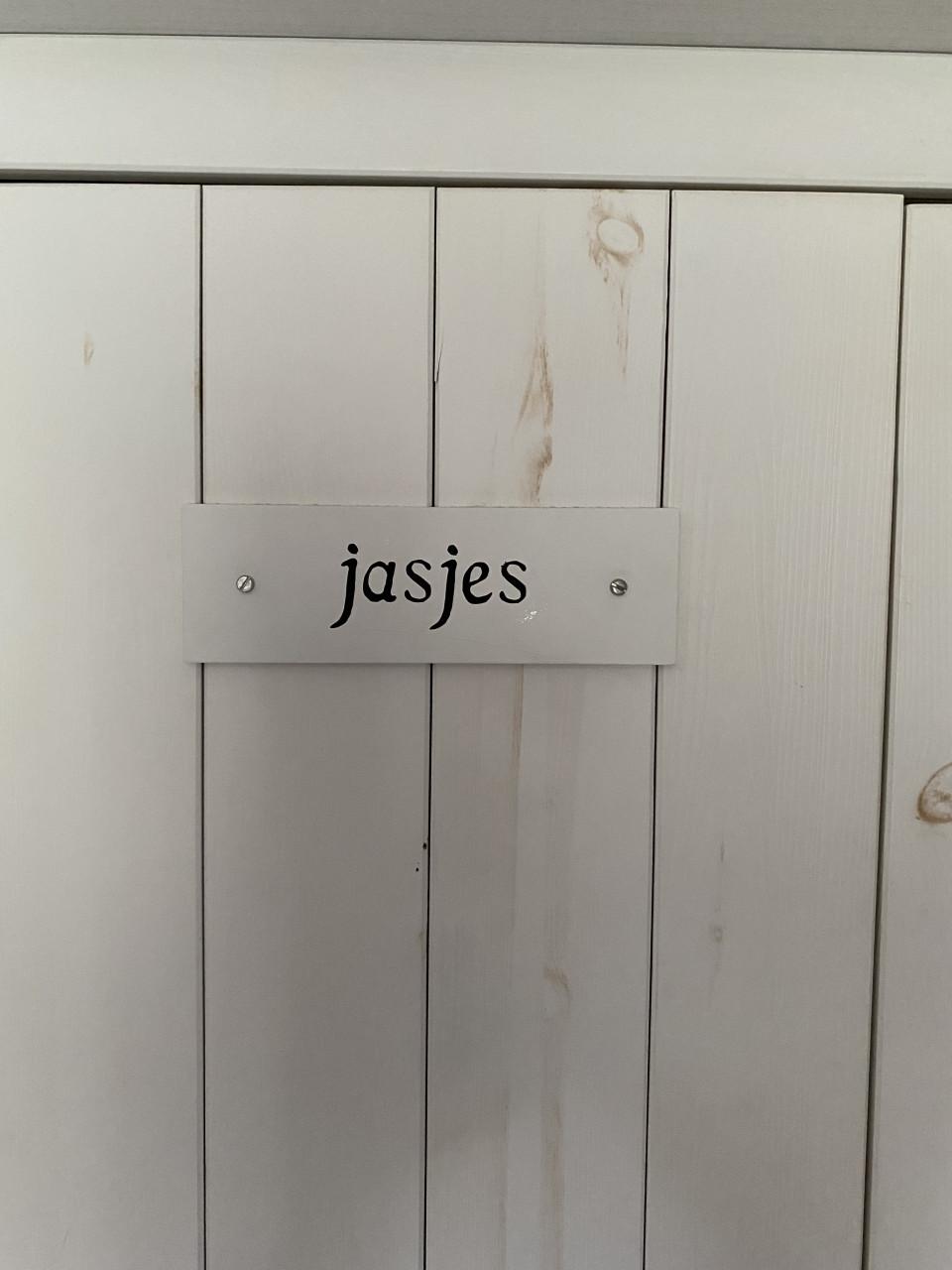Kledingkast voor kinderkamer