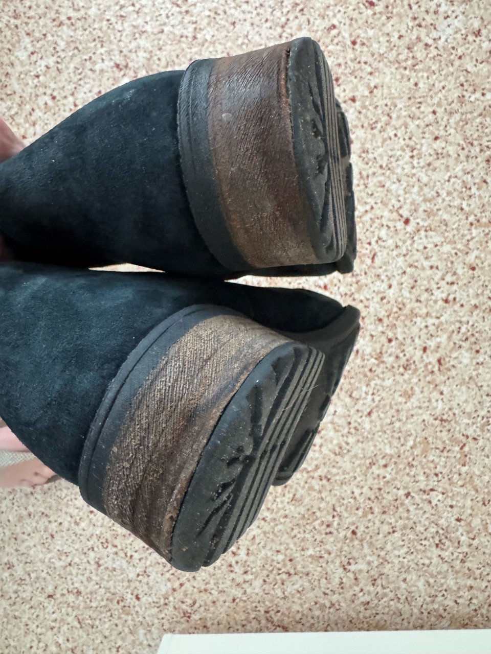 Zwarte, warme suède vachtlaarzen van UGG in maat 42