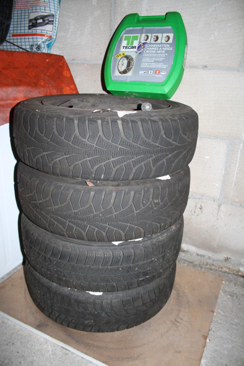 Winterbanden op stalen velg + sneeuwkettingen