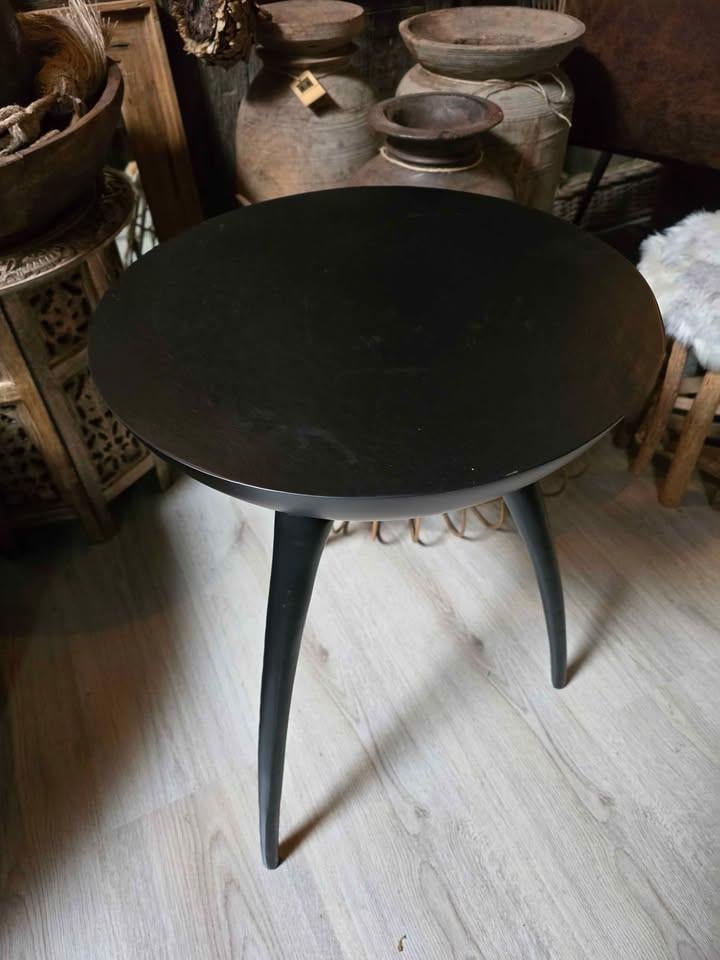 OOK LEUKE BIJZETTAFELTJES VOOR NAAST HET BED....OF ERGENS ANDERS NATUURLIJK