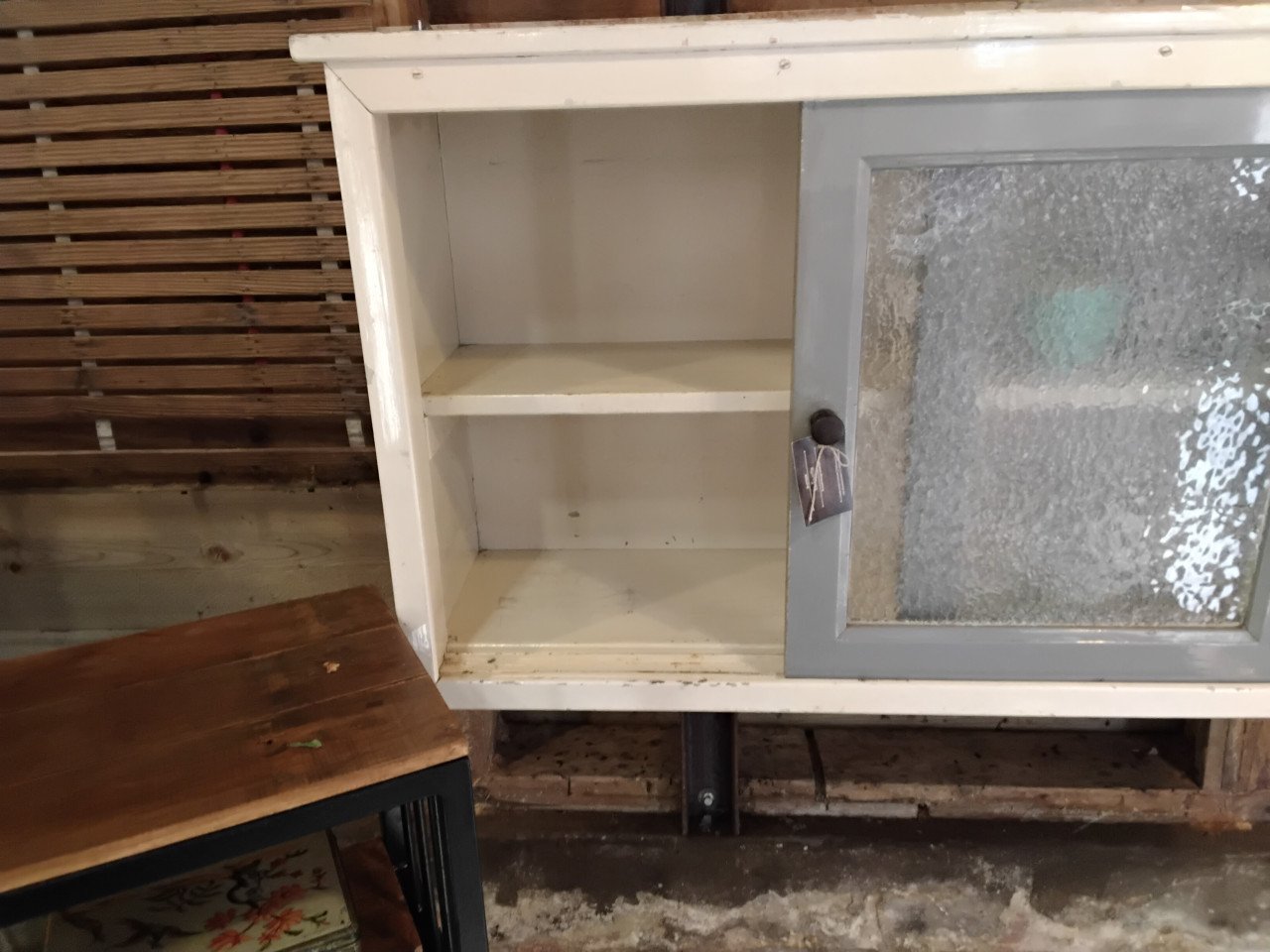 Brocante wandkastje