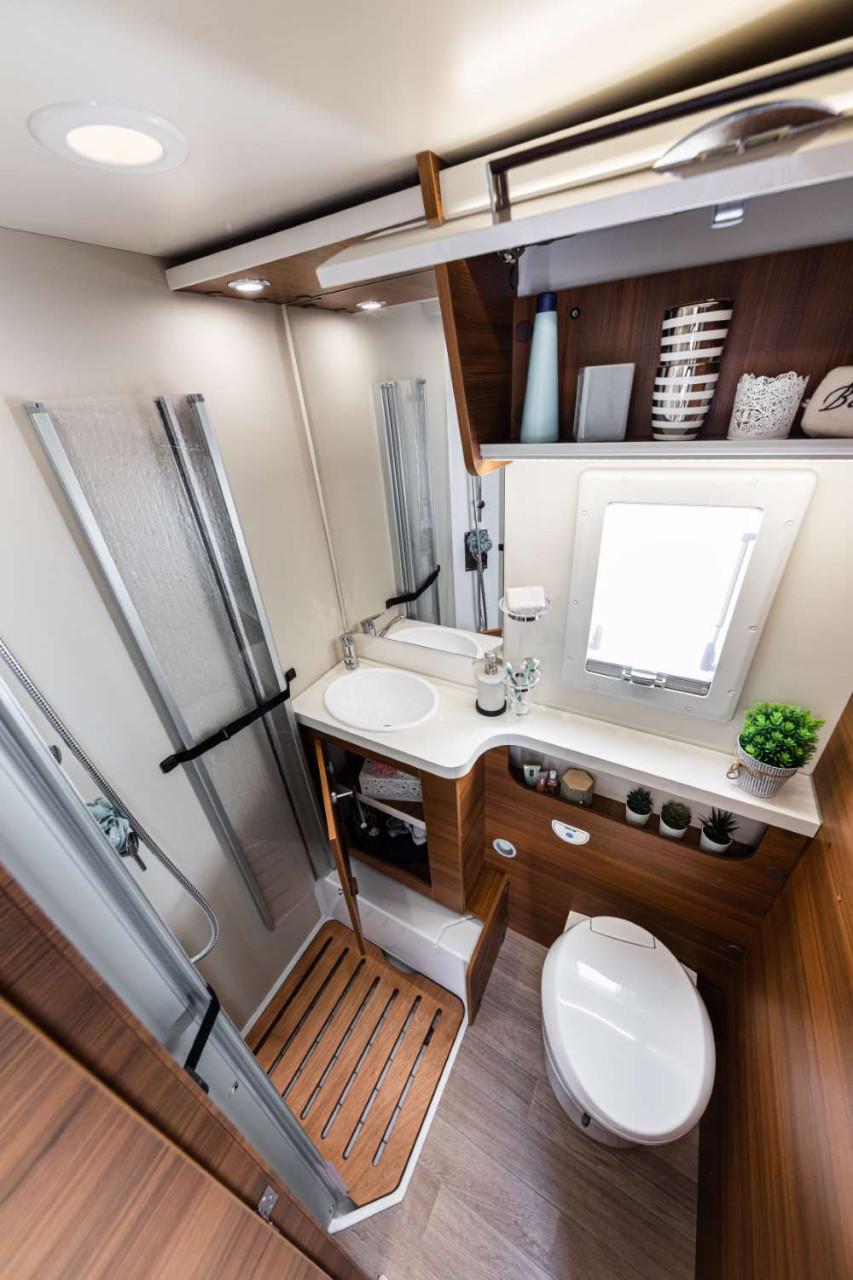 Elnagh Baron 65 - Luxe alkoof met lengtebedden - Zonnepaneel - 2023