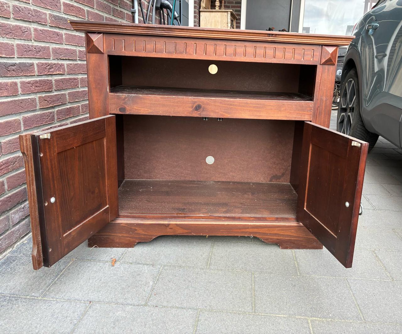TV kastje gratis